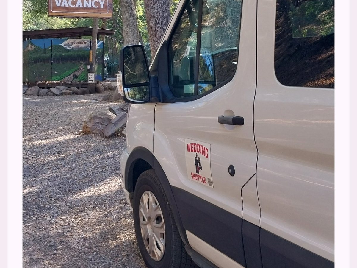 A Sonoita Wine Tours van at a stop along the route